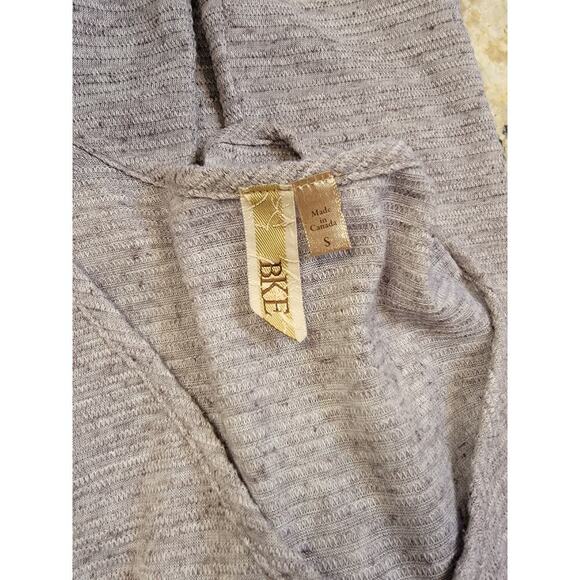 BKE Grey Lightweight 3/4 Sleeve Top - Picture 3 of 4